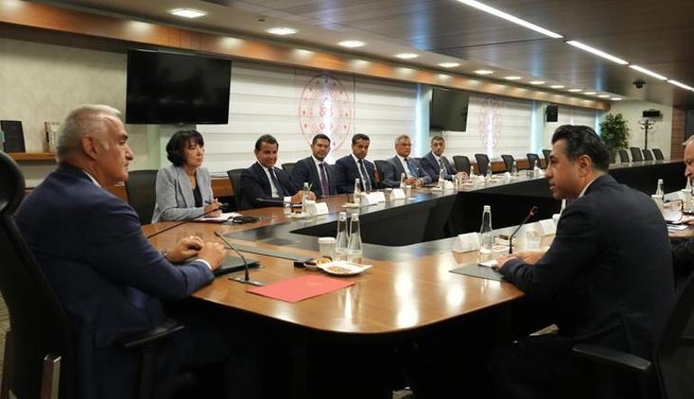 Bakan Ersoy, BETUYAB Yönetim Kurulu Başkanı ve üyeleriyle bir araya geldi