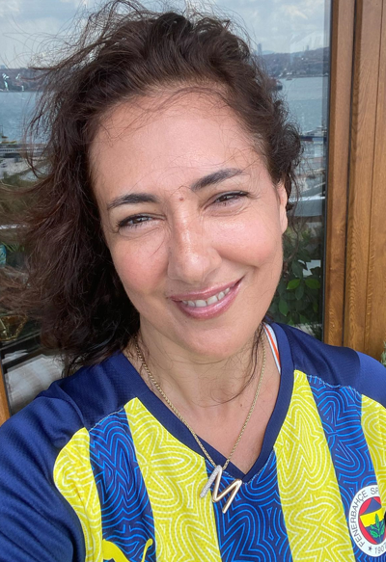 Meltem Cumbulun giydiği kıyafet Fenerbahçe taraftarlarını ikiye böldü