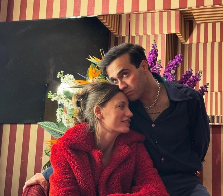 Doğum gününde aşka geldi Mert Demirden romantik kutlama