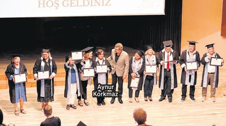 6865a81d280d2d4b642c0435 Zihni diri tutan üniversitenin 60 yaş üstü öğrencileri: Öğrenmenin yaşı yok kanıtladık