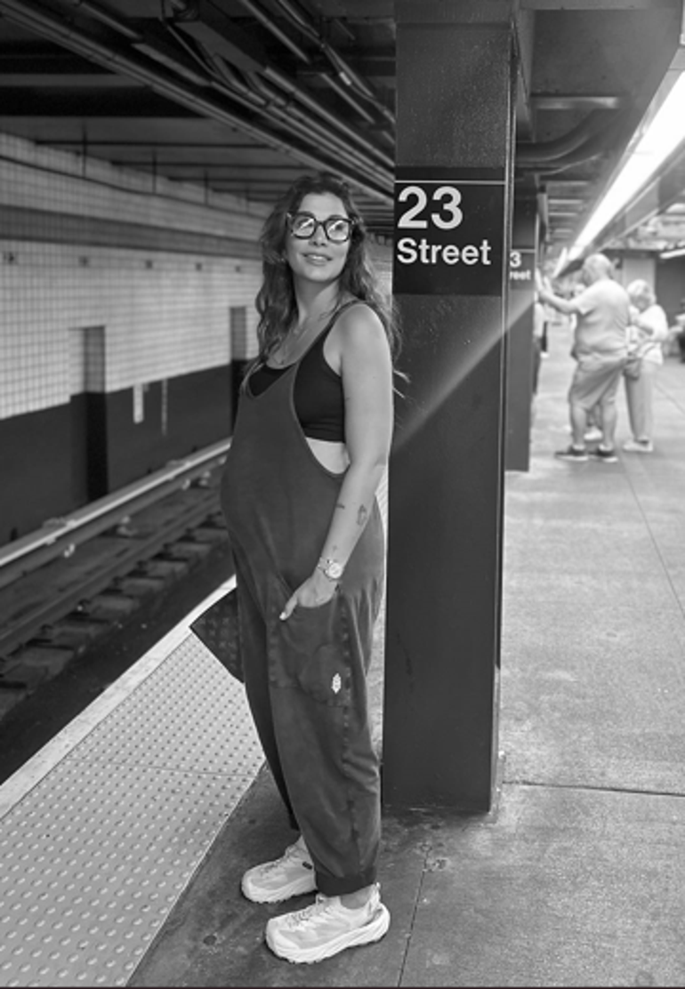 Zeynep Mayruktan karnı burnunda New York pozları