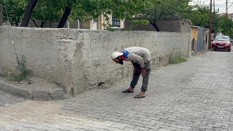 68664bddbf2042513df9c28c Polise yakalanınca namaza durdu! Motosiklet sürücüsü cezadan kurtulamadı