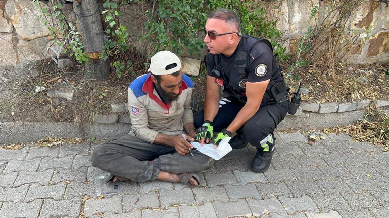 68664bddbf2042513df9c28f Polise yakalanınca namaza durdu! Motosiklet sürücüsü cezadan kurtulamadı