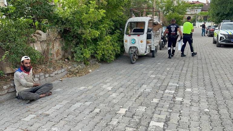 68664bddbf2042513df9c295 Polise yakalanınca namaza durdu! Motosiklet sürücüsü cezadan kurtulamadı