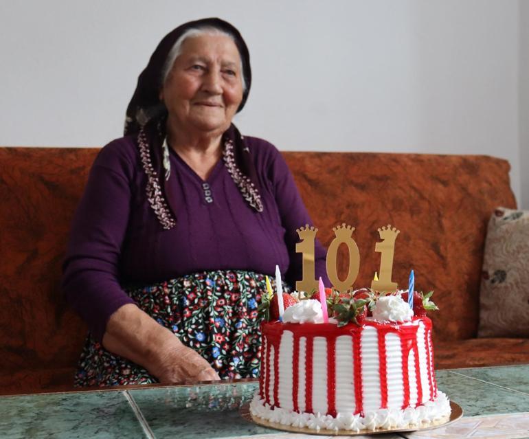Tam 101 yaşında: Beni evimin balkonundan gördüğüm manzara yaşattı