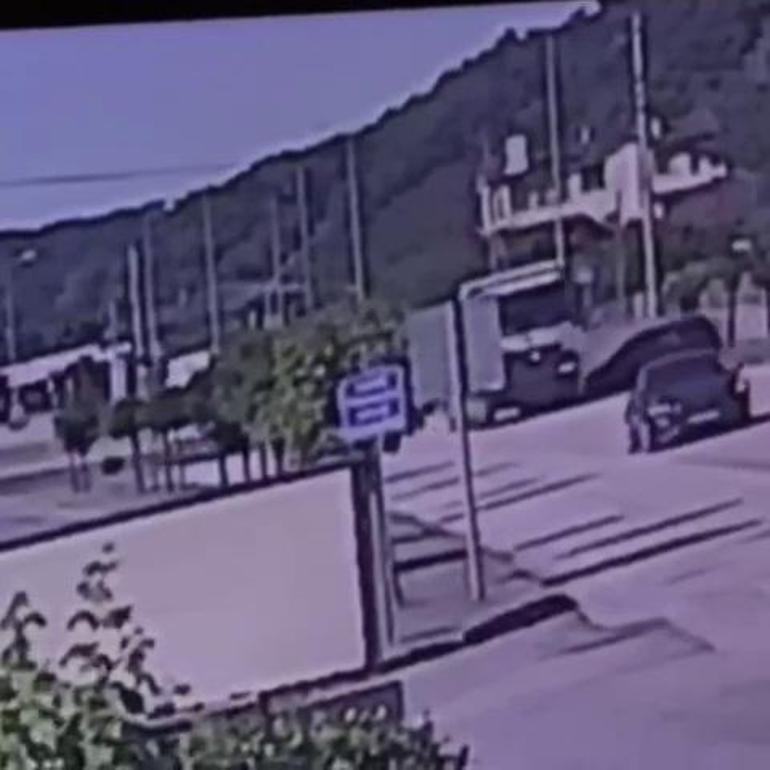 Hafriyat kamyonunun çarptığı otomobilden fırlayan Enes öldü