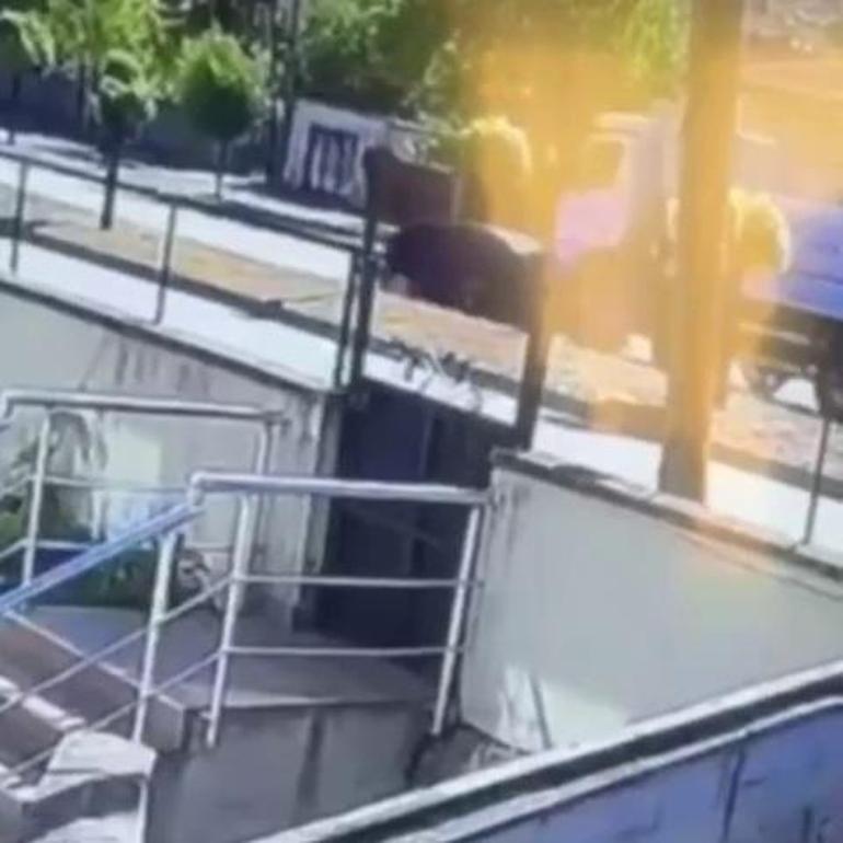 Hafriyat kamyonunun çarptığı otomobilden fırlayan Enes öldü