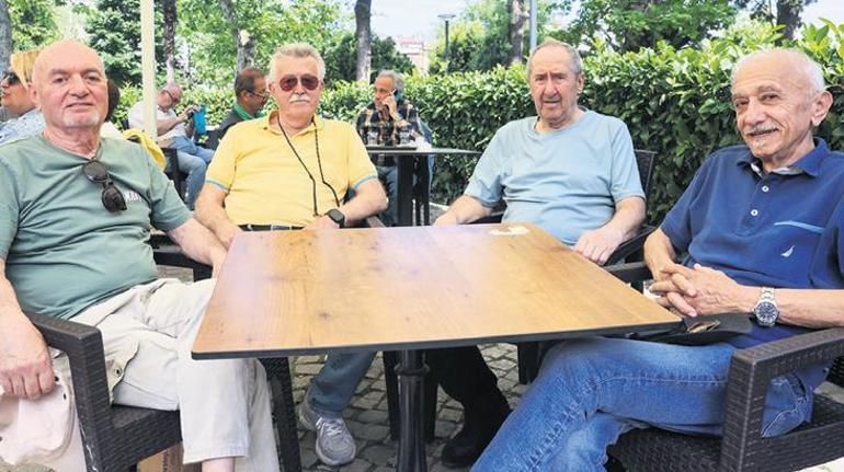 Kapımı çalan yok sesimi duyan az’ Artık tek başına bir yaşam, en büyük dert Yalnızlık