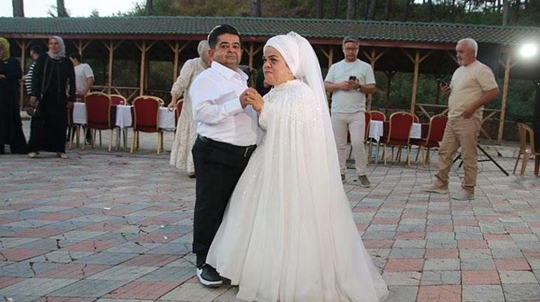 68675c97407805e46c0377f8 Akondroplazili çift 21 yıl sonra evlilik hayallerini gerçekleştirdi