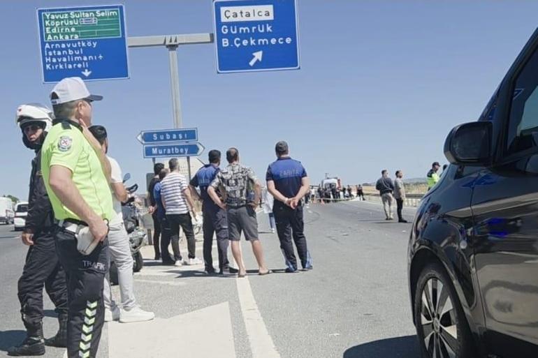 6867add2407805e46c037bd3 Çatalca'da bariyerlere çarpan otomobildeki astsubay hayatını kaybetti, 2 uzman çavuş yaralandı