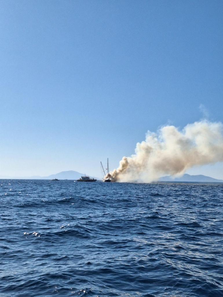 Bodrumda korku dolu anlar Turistlerin bulunduğu ahşap tekne yanarak battı