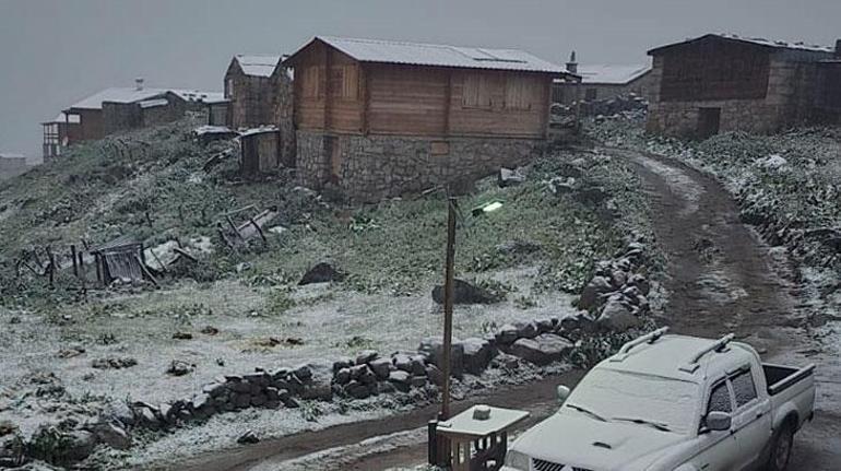Yağış 4 kentte etkili oldu Temmuz ayında kar topu oynadılar: Görülmemiş bir şey yaşadık