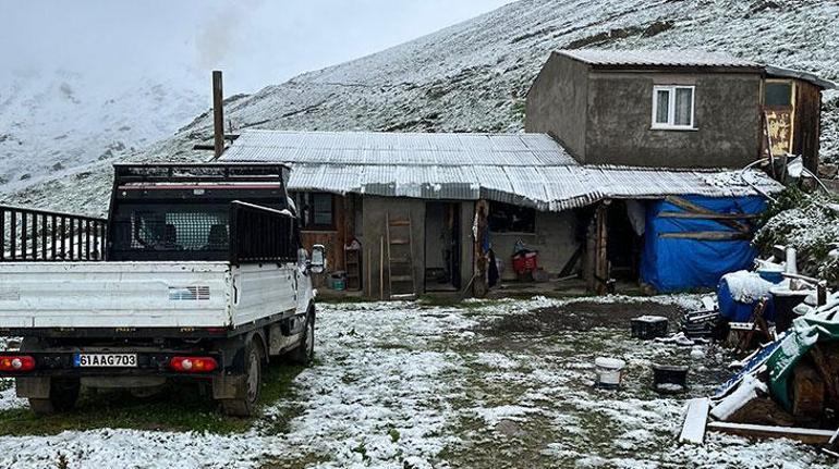 Yağış 4 kentte etkili oldu Temmuz ayında kar topu oynadılar: Görülmemiş bir şey yaşadık