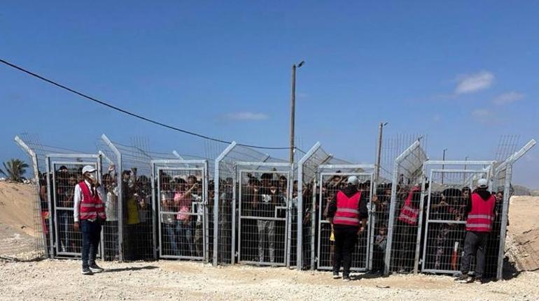ABDli paralı askerlerden yardım noktasındaki Filistinlilere eğlenmek için ses bombası, rastgele ateş