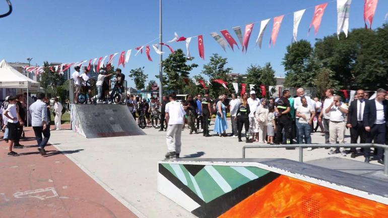 Bakan Bak, Mattia Ahmet Minguzzi Skate Parkı’ açılışına katıldı