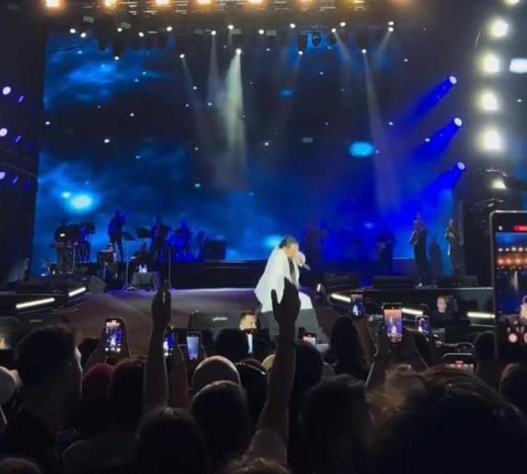 Sahnede talihsiz kaza Bayhan şarkı söylerken yere düştü.. O anlar kamerada