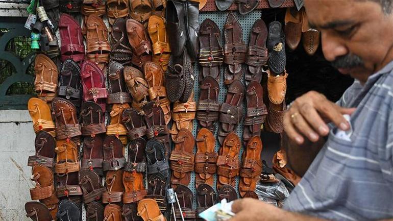 Hindistan ve Pradanın sandalet kavgası 52 bin liraya satışta: İçinde altın mı var