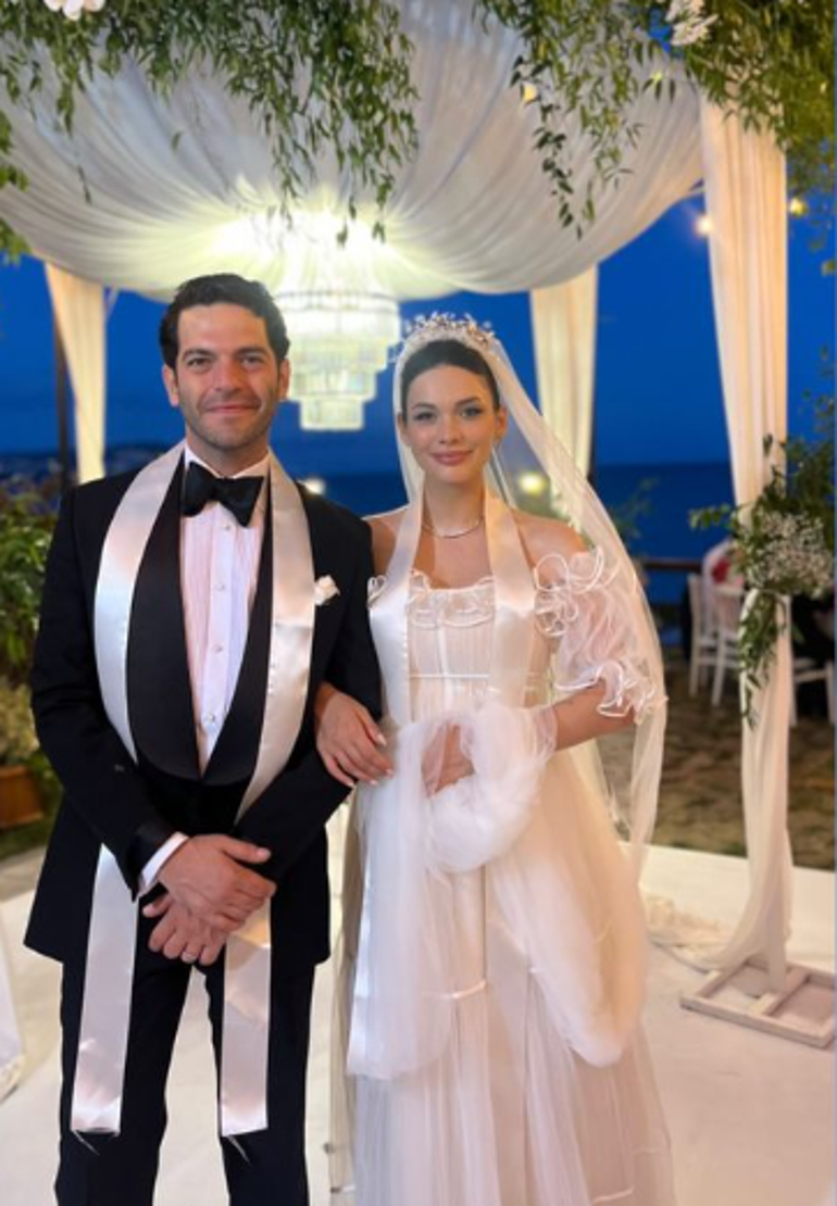 Beste Kökdemirden düğünde bebek sürprizi