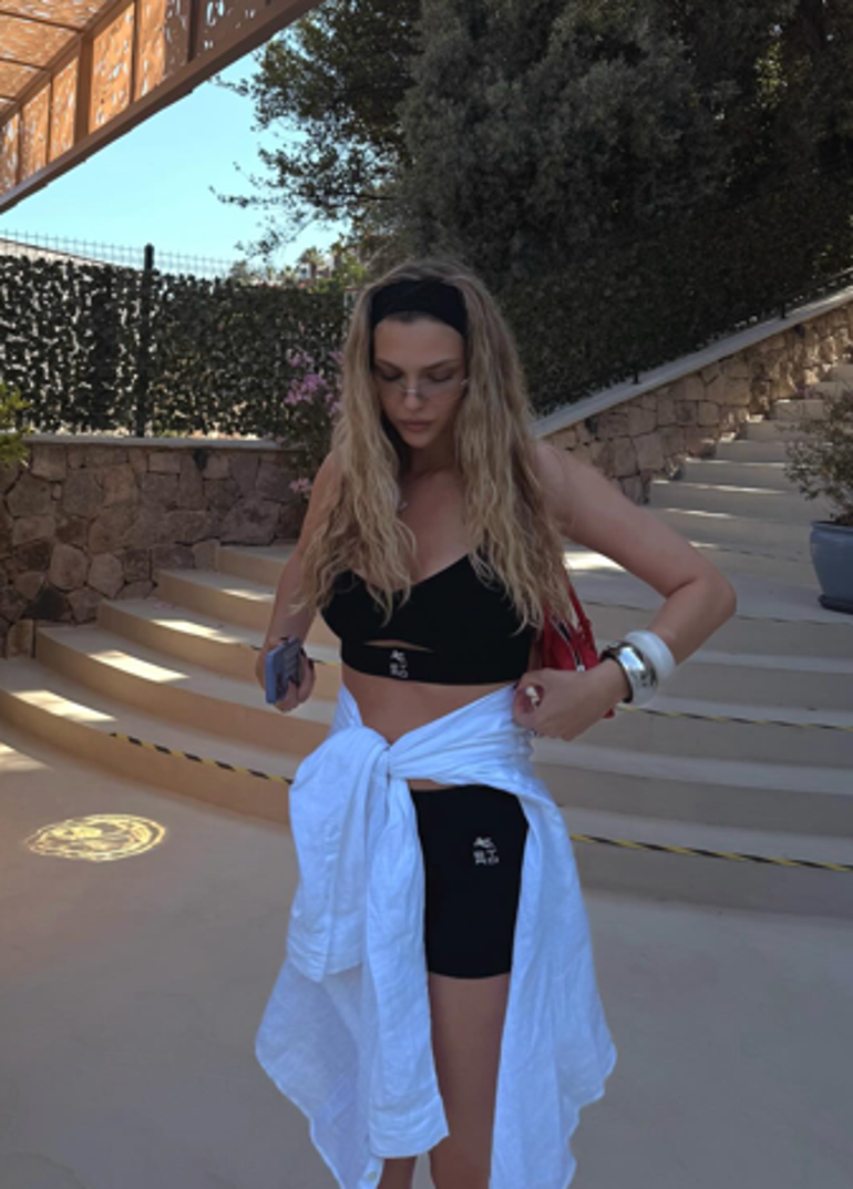 Yasemin Şefkatli ve İdo Tatlıses denizin tadını çıkardı
