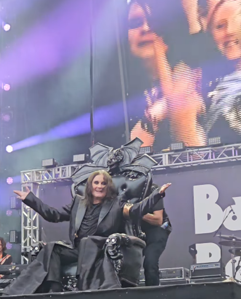 Son kez sahneye çıktı Ozzy Osbourne sahnelere veda etti