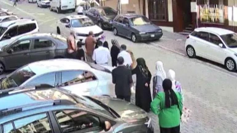 686a3172407805e46c0384b7 Yer: Esenyurt! Motosikletli kadınlara dehşeti yaşattılar