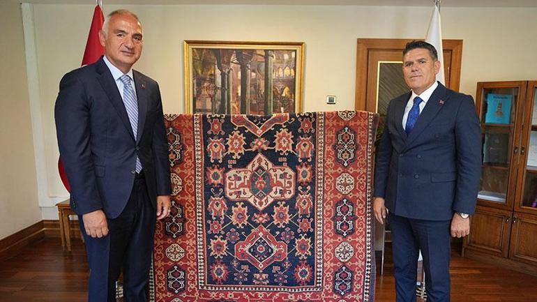 Şaşırtan tesadüf Kitaptaki ile birebir aynı olduğunu fark etti, Türkiye’ye geri gönderdi