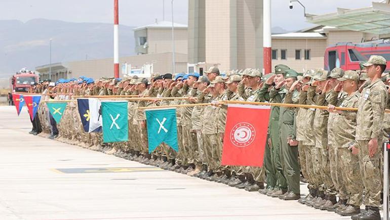 686bb8a6280d2d4b642c1bf7 Pençe-Kilit Harekatı bölgesinde şehit olan 6 asker için Hakkari'de tören düzenlendi