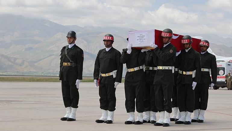 686bb8fa280d2d4b642c1bfc Pençe-Kilit Harekatı bölgesinde şehit olan 6 asker için Hakkari'de tören düzenlendi