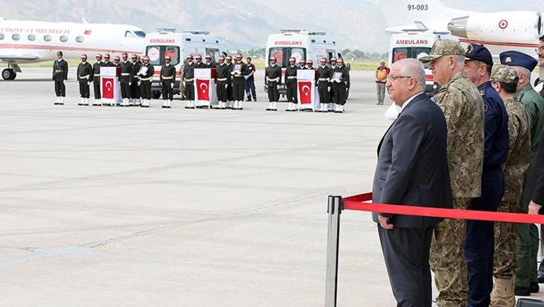 686bbb8b280d2d4b642c1c07 Pençe-Kilit Harekatı bölgesinde şehit olan 6 asker için Hakkari'de tören düzenlendi