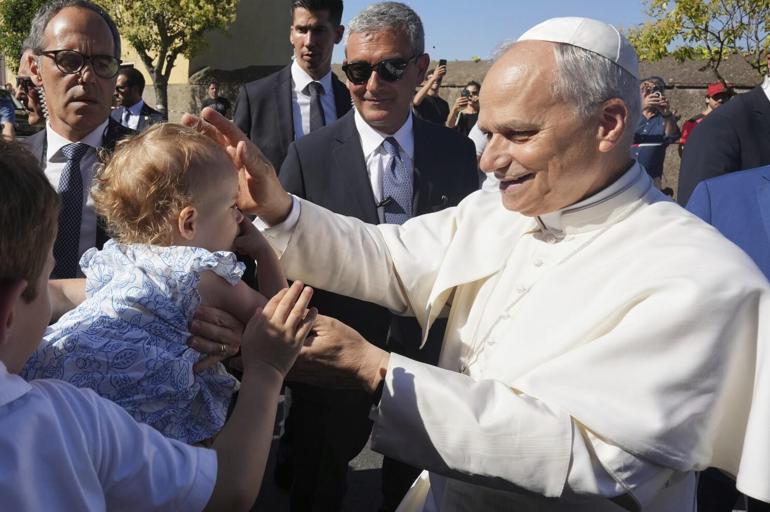 Vatikanın kapısını kapattı, tatile çıktı: Yeni Papa, tarihte bir ilke imza attı