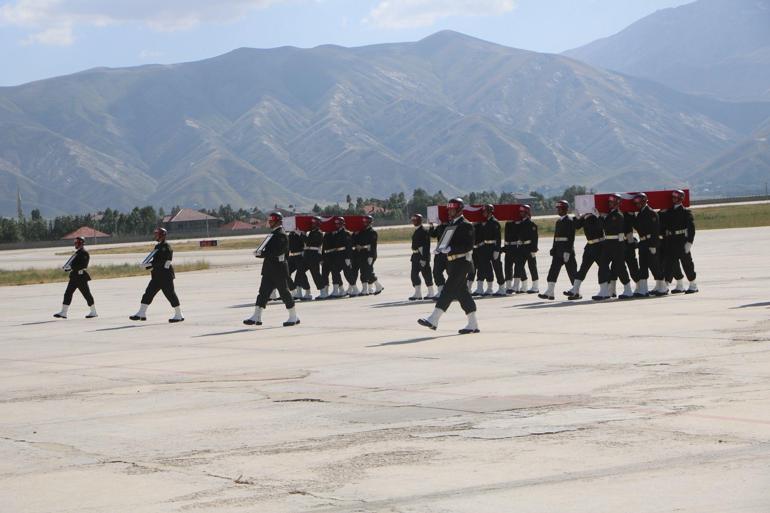 Yüksekovada ikinci şehit töreni: 6 kahraman memleketlerine uğurlandı