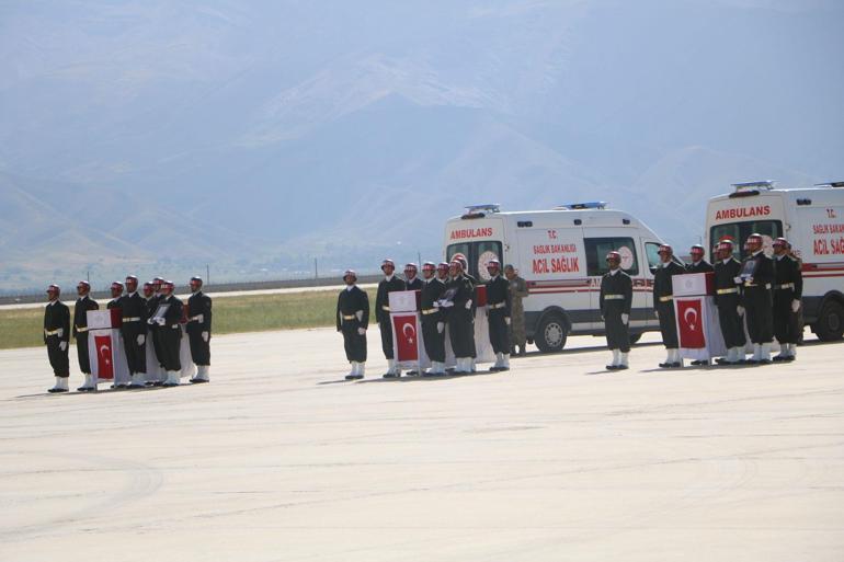 Yüksekovada ikinci şehit töreni: 6 kahraman memleketlerine uğurlandı