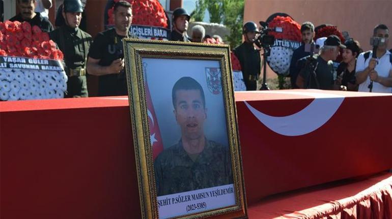 Türkiye şehitlerini uğurluyor 12 askerimize son görev