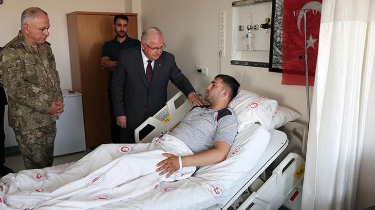 686c118cc4317961fa400b35 Bakan Güler'den metan gazından zehirlenen askerlere ziyaret