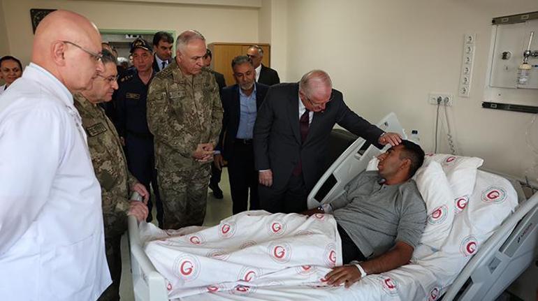686c118dc4317961fa400b37 Bakan Güler'den metan gazından zehirlenen askerlere ziyaret