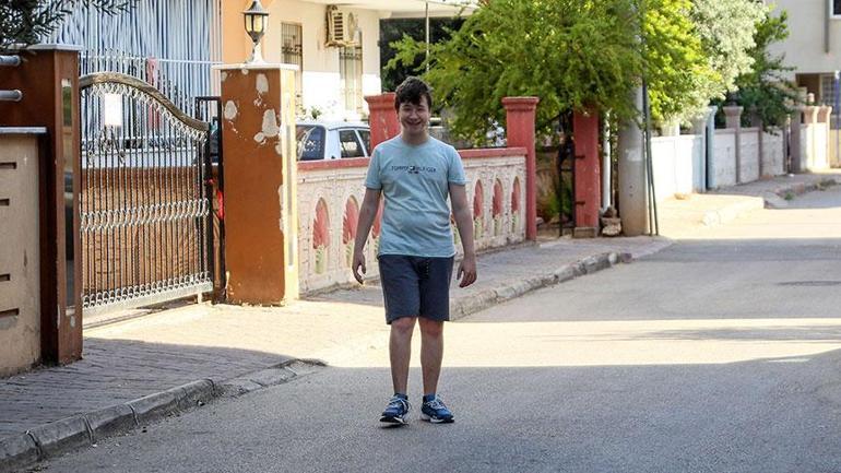 Balkondan düştü, aylarca yürüyemedi Metehan mucizeyi başardı