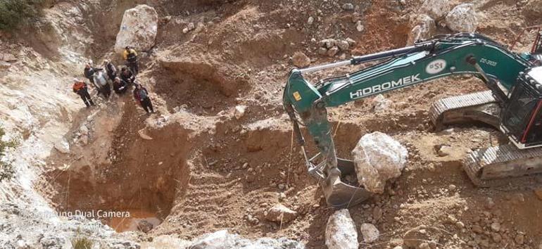 Mahalleli mutluluktan dört köşe: Borularla çekip şişelere dolduruyoruz