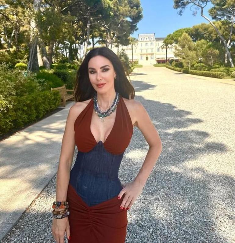 Fiziğiyle gençlere taş çıkarttı Defne Samyeli son pozlarıyla Instagramı salladı