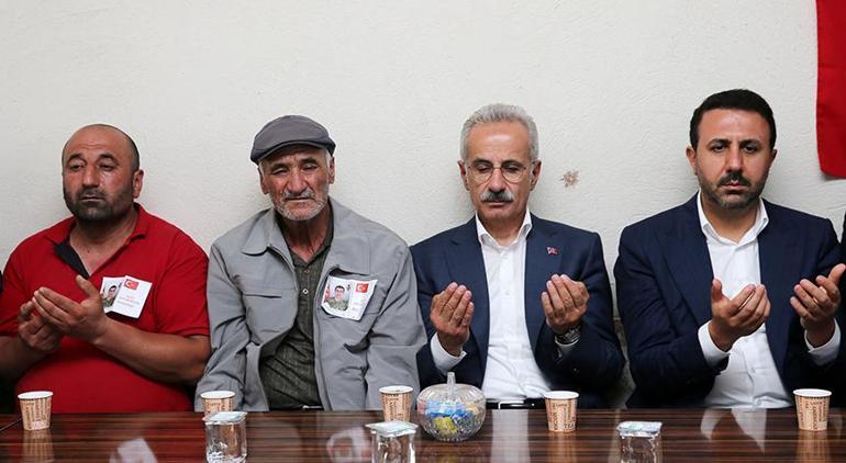 Bakan Uraloğlu Bitliste şehit Yeşildemirin ailesini ziyaret etti
