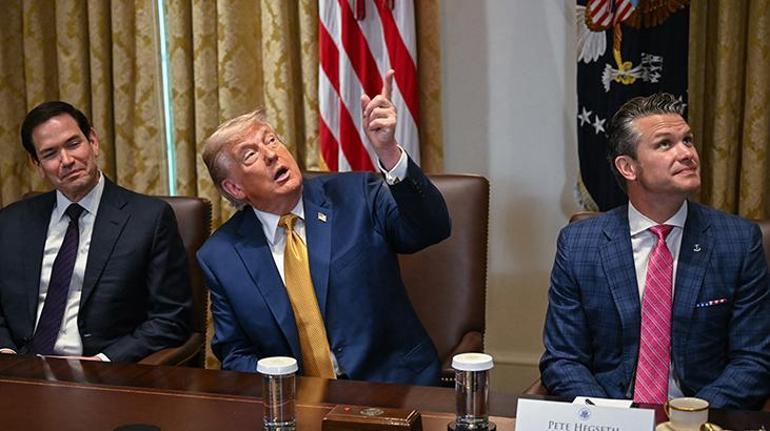 Aparece una grabación de voz de Trump: