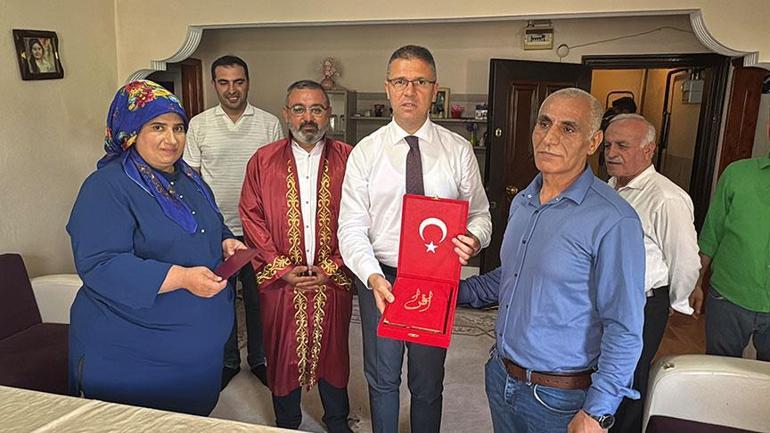 İnat bitti 3 çocuklu çift 19 yıl sonra resmen evlendi