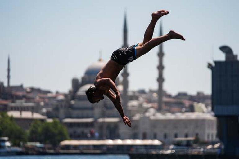 İstanbul yanıyor Termometreler tavan yaptı, vatandaş denize akın etti