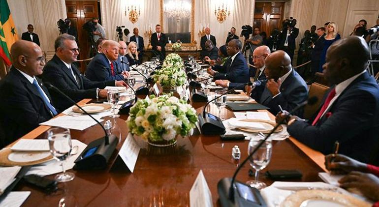 686f6071280d2d4b642c2ae6 Trump'tan ana dili İngilizce olan Liberya liderine tarihi gaf! 'Konuşmayı nereden öğrendiniz?'