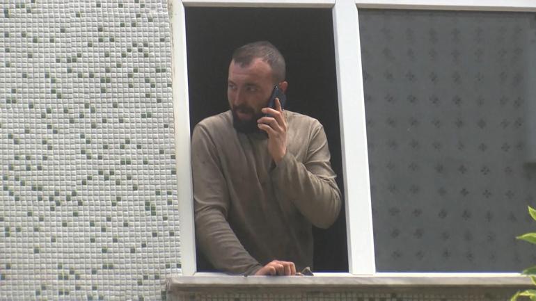 Bahçelievlerde binada yangın: Mahsur kalan 3 kişinin kurtarılma anı kamerada