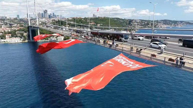 686f96c8bf2042513df9d825 15 Temmuz Şehitler Köprüsü'ne Türk bayrağı asıldı: Tüm dünyaya ispatladı