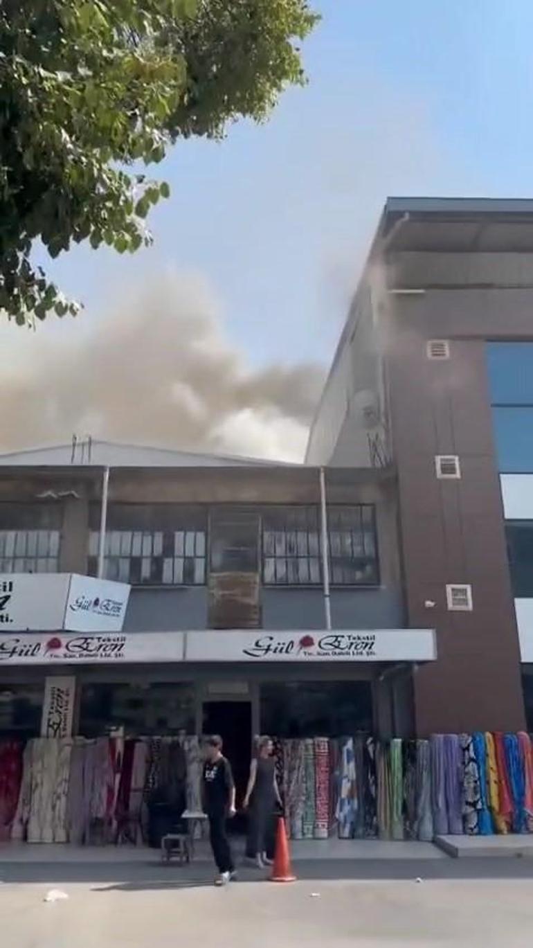 Bursada tekstil atölyesinde yangın çıktı, iş yeri sahibi itfaiye ekiplerine saldırdı