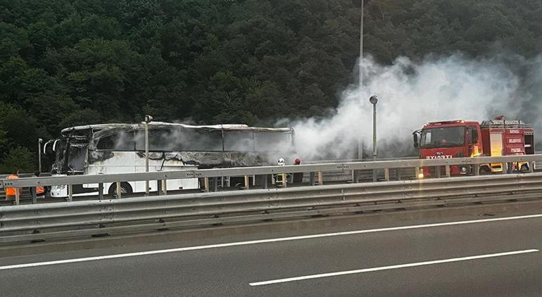 6870071bd13a6e6d2d96a341 Anadolu Otoyolu'nda otobüs yangını! İstanbul istikameti ulaşıma kapandı