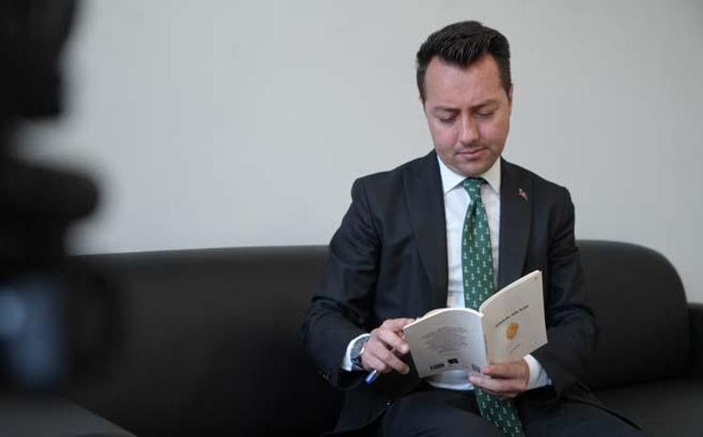 Directeur du cadastre : Je suis diplômé de 8 universités avec l'amour de la lecture en moi
