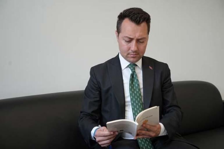 Directeur du cadastre : Je suis diplômé de 8 universités avec l'amour de la lecture en moi