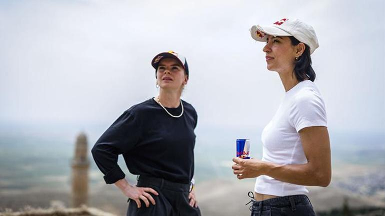 Red Bull Sporcuları Hazal Nehir ve Lilou Ruel, Tarihi Mardin Çatılarında Sınırları Zorladı